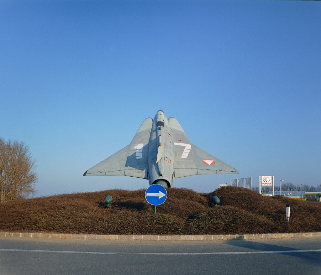 Draken des Österreichischen Bundesheeres auf einem Kreisverkehr in Tulln